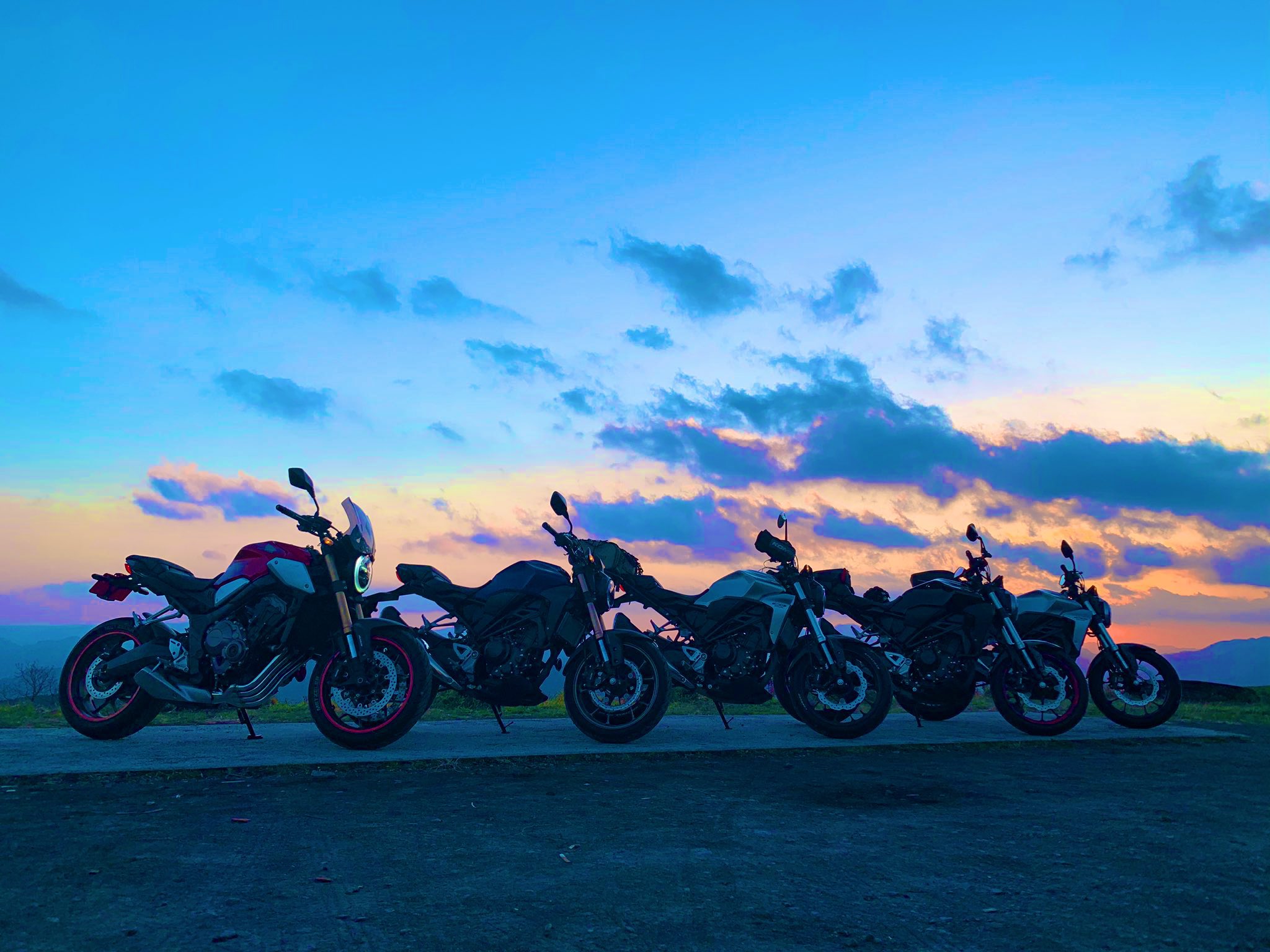 ハル Cb650r Sstr21も参加しまっす Cb650r 年を写真4枚で振り返る バイク乗りと繋がりたい 写真 枚じゃ足りない 年明けcb Rツー 立体エンブレム取り付け クソカスマンありがとう マフラー交換梅雨ソロツー 大観峰ソロツー