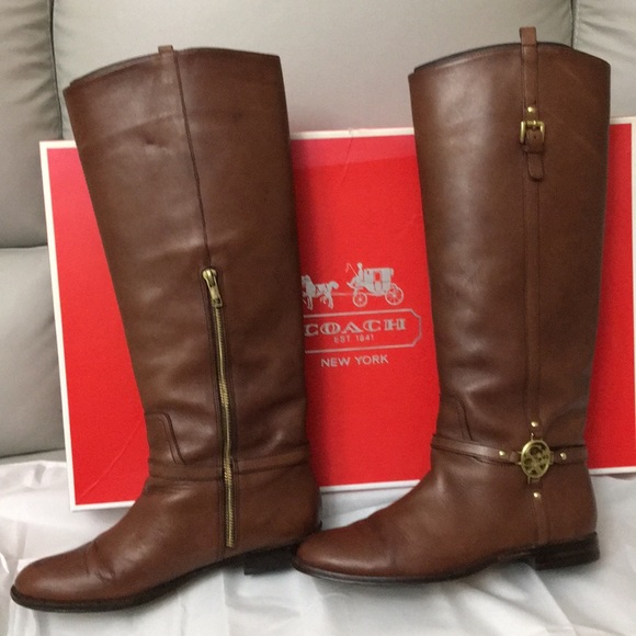 TambaVaughn's tweet photo. So good I had to share! Check out all the items I'm loving on @Poshmarkapp #poshmark #fashion #style #shopmycloset #hugoboss #koolaburra #coach: https://t.co/EVa7Z0FIFG https://t.co/bTnC98fvGM