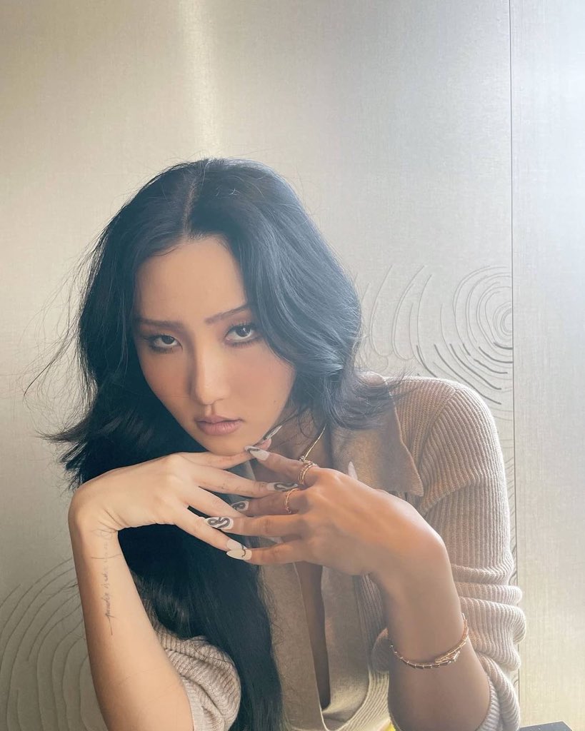 Mamamoo_France's tweet photo. [27.12.20] [#HWASA IG] 

« #Bvlgari #SerpentiViper #BvlgariJewelry #PlusQu’UnSouhait  #Averstissement » 

🇫🇷 Mamamoo_France
Cr : _mariahwasa
#Dydy 

2/2 https://t.co/snF8xs5o8g
