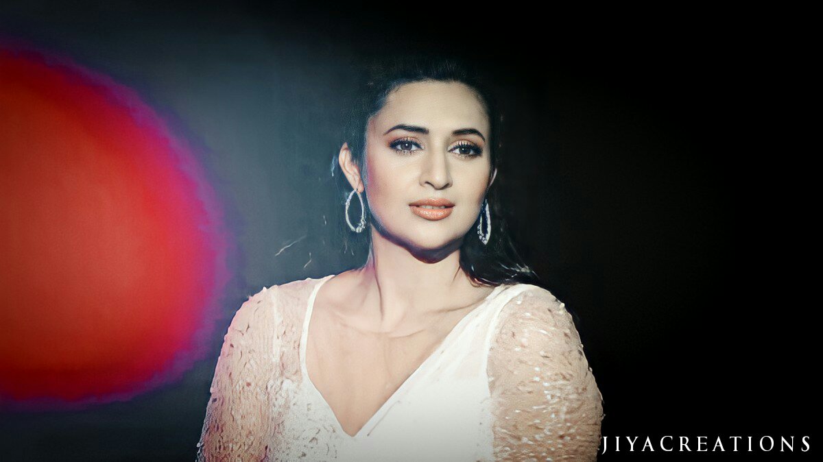 JDelightz's tweet photo. Na Jane kis tarah ka Ishq Kar rae hai hum 
Jis k ho nahi skte usi k ho rae hai hum❤

#Yhm #DivAn #KaranPatel #DivyankaTripathi https://t.co/gsyu7sC2CV