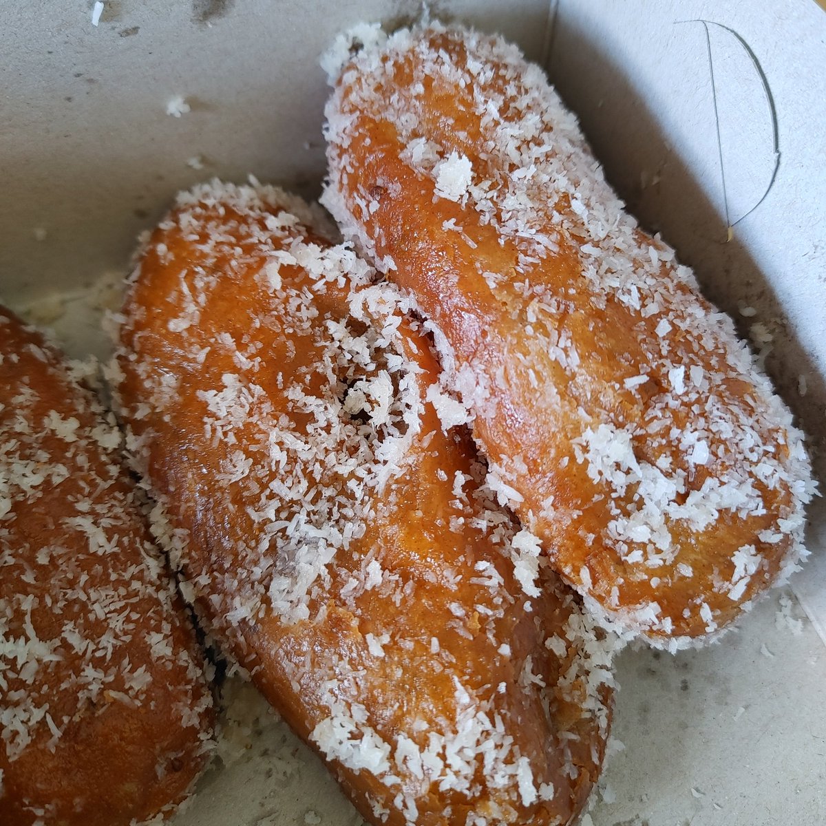 Soma met up with  @amydeeeeeeeee1 for koesisters gou gou Multibake672 Lansdowne Rd, Lansdowne,