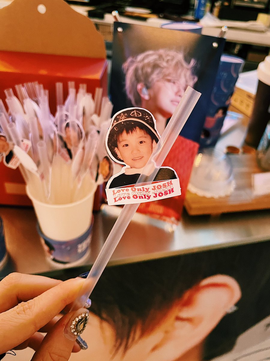 chans0cks's tweet photo. [🇲🇾 GO] EMS sharing Love Only, Josh Cupholder Set and Goods Sale by @HONG19951230

📅 ~ 9 January, 8 pm (Sat)
💵 RM20/24/39/77*
🎁 fcfs gifts: Captain Hong boarding pass + Shu keyring

🔗 more details in: https://t.co/AOXIyKytE8
🔗 cupholder channel: https://t.co/1kDnMEJ8I5 https://t.co/i3PU9PeZHi