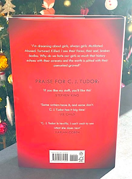 cjtudor's tweet image. Christmas just got extended!! I have THREE signed copies of my new hardback #TheBurningGirls to give away. Get it before ANYONE else! RT and like to win. Comp closes midnight December 31st. Open to the UK, NI, Europe and rest of the world (because I love you all)! 😁🇬🇧🇪🇺🌍