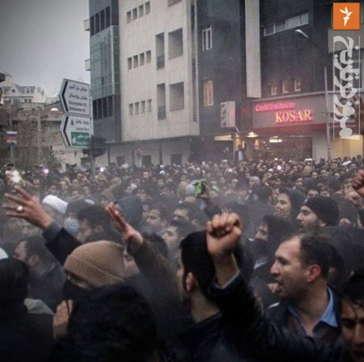 CDrachten's tweet photo. امروز ۷ دی و مصادف با اعتراضات سال ۹۶ روز پنج شنبه اعتراضات به گرانی و خشم مردم از #دیکتاتوری_جمهوری_اسلامی ببین چگونه ما را از وطنمان دور کردید، یکسری دزد مارا از خانه مان بیرون کردند و‌ویرانی را برای ما به ارمغان آوردند.
#AhmadrezaDjalali #Freeiran2020
#StopExecutionHamid https://t.co/NDurEUKZU5