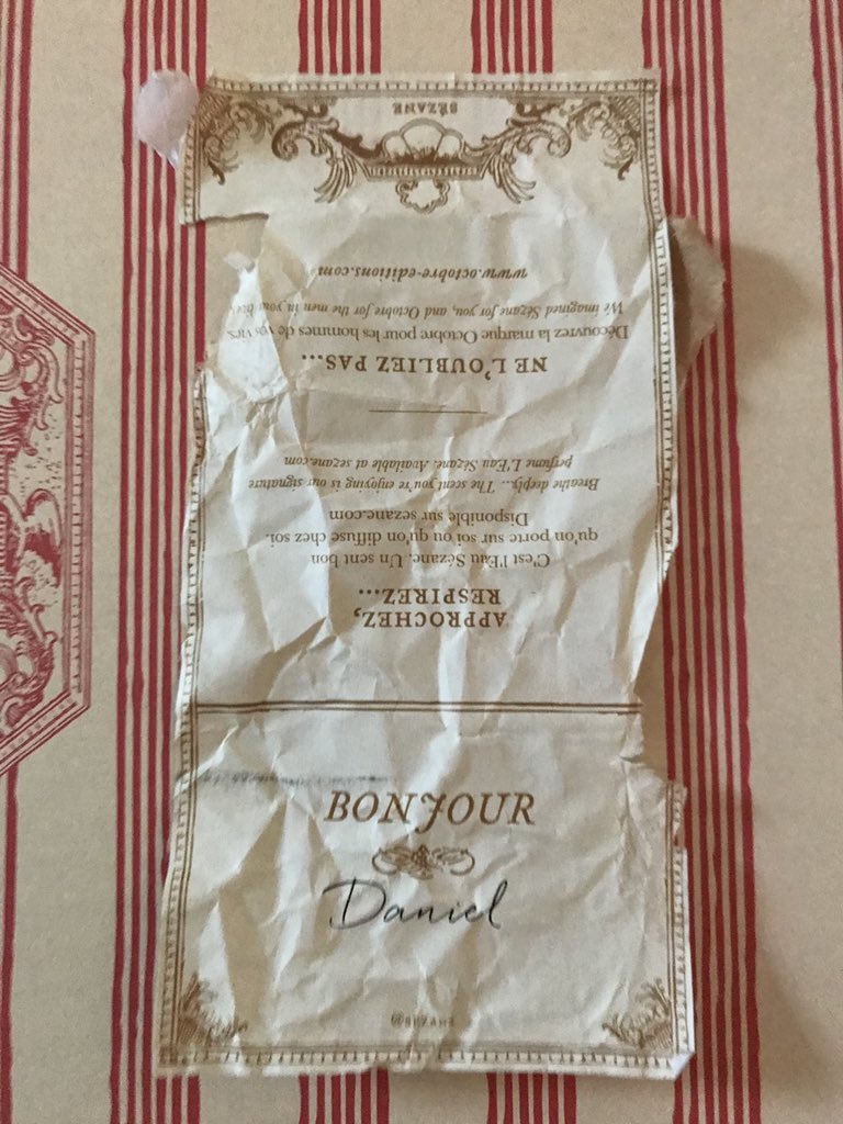 jade_goriaux's tweet photo. Quelle déception quand ma soeur @daphnegrx a ouvert son cadeau @SEZANE_PARIS. Ils auraient pu éviter de se tromper sur la personnalisation du flacon... Petite pensée à « Rebekka » ou «Daniel » qui ont dû recevoir leur flacon écrit « Daphné ». #JoyeuxNoel https://t.co/3p5rqUuSIU