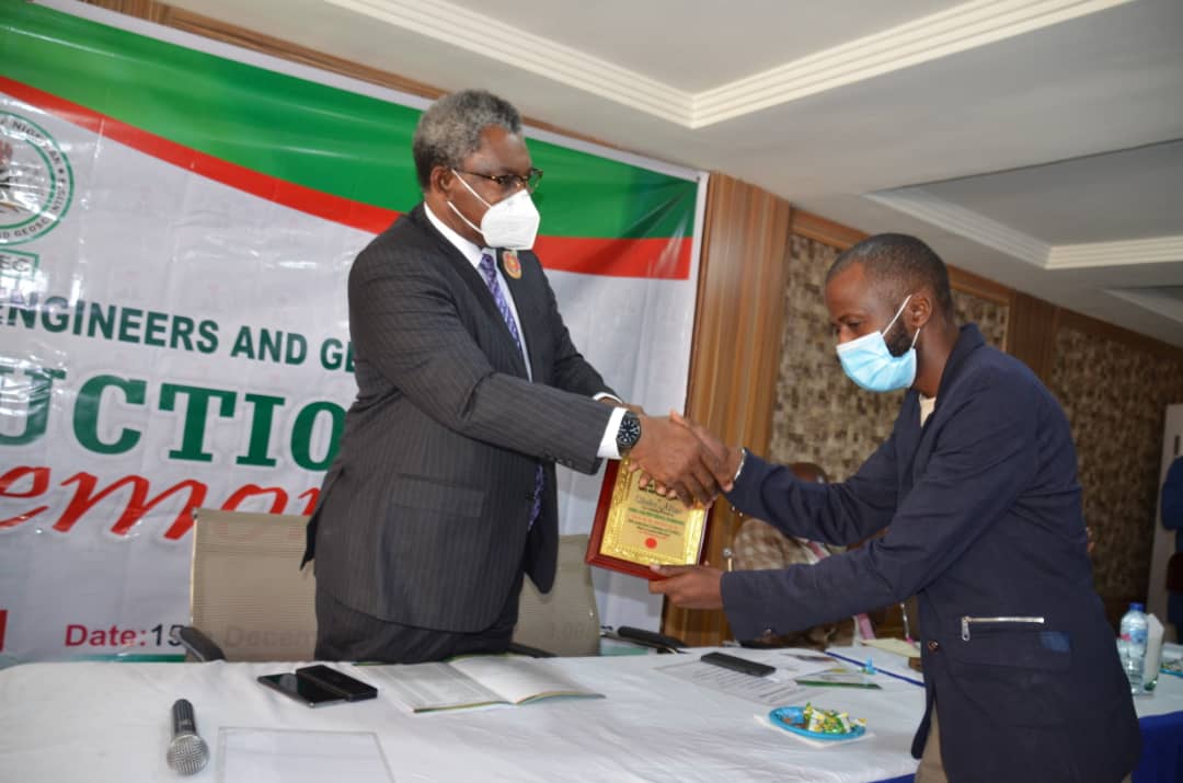 sharrrpman's tweet photo. #Historywasmadetoday!
Pls join me to congratulate Aliyu Shehu as he became d first in history from North East &amp; also a graduate of ATBU Bauchi to won d first Nobel prize in the MALLAM KOLO MELE KYARI (GMD, NNPC) PRIZE AWARD in the just concluded Council of Nigerian Mining of https://t.co/vuRxsrCN6t