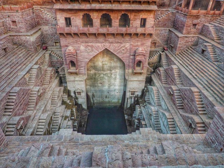 Maharaja Abhai Singh built well in Chokhelao, Abhay Sagar, Athpehlu Well, Dev Kund, Navlakha Well, Bhawani Kund,a Baori. His wife Jai Kunwar Tanwar (Toorji) built Toorji Ka Jhalra, which is the most famous and most clicked Jhalra in  #Jodhpur.