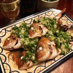 すごく美味しそう!海外を訪れたときに知ったという、魚の塩焼きの食べ方!