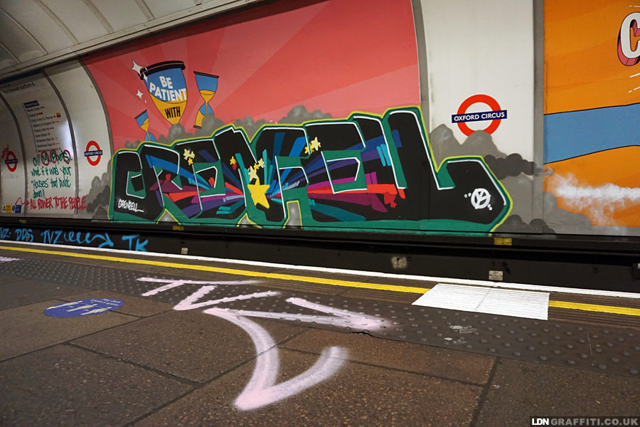 JUSTICE FOR GRENFELL 💚 #Justice4Grenfell #AllPowerToThePeople #OxfordCircus 🎪 #London #Underground #Graffiti > ldngraffiti.co.uk/blog/201226_ox…