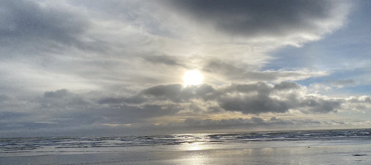 assumptionlive's tweet photo. Can you spot the Dragon? #tyrellabeach #GameOfThrones #TheHobbit #Smaug https://t.co/anvlOmLoRX