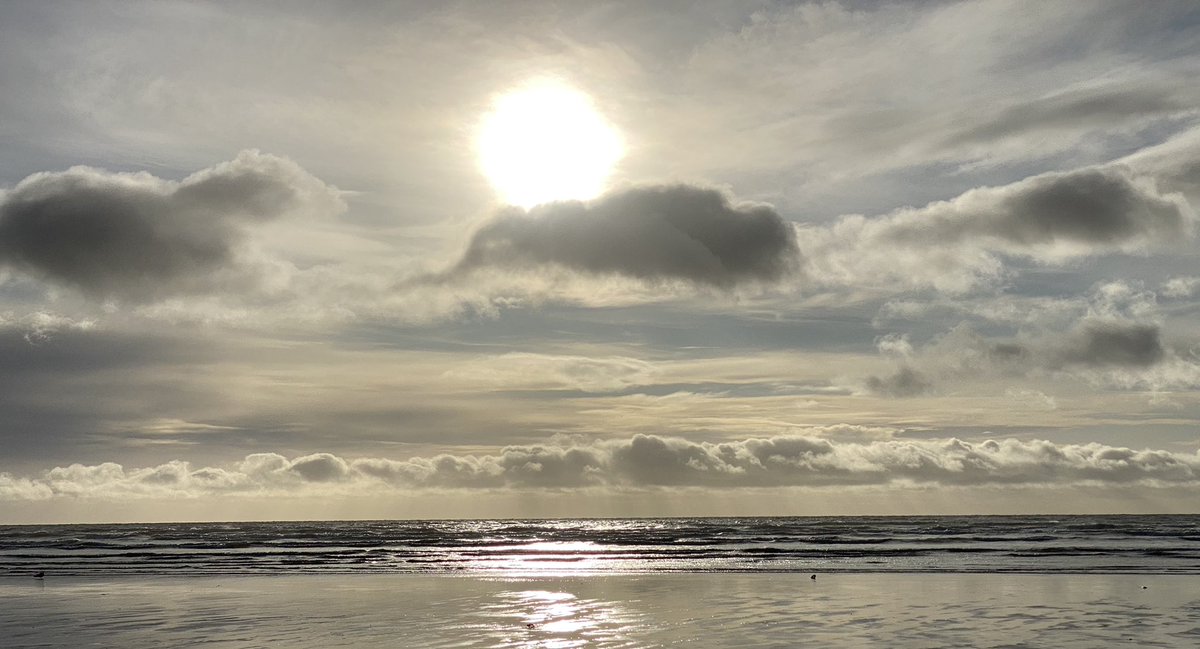 assumptionlive's tweet photo. Can you spot the Dragon? #tyrellabeach #GameOfThrones #TheHobbit #Smaug https://t.co/anvlOmLoRX