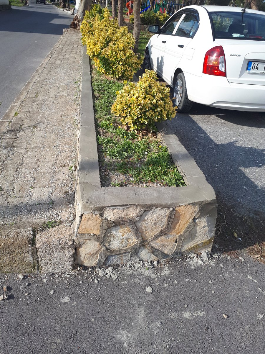 EgeOrdusu's tweet photo. Narlıdere Lojmanları içerisinde bulunan tretuar ve parke taşlarının onarım çalışması başlatılmıştır https://t.co/2mC2L4JnFR