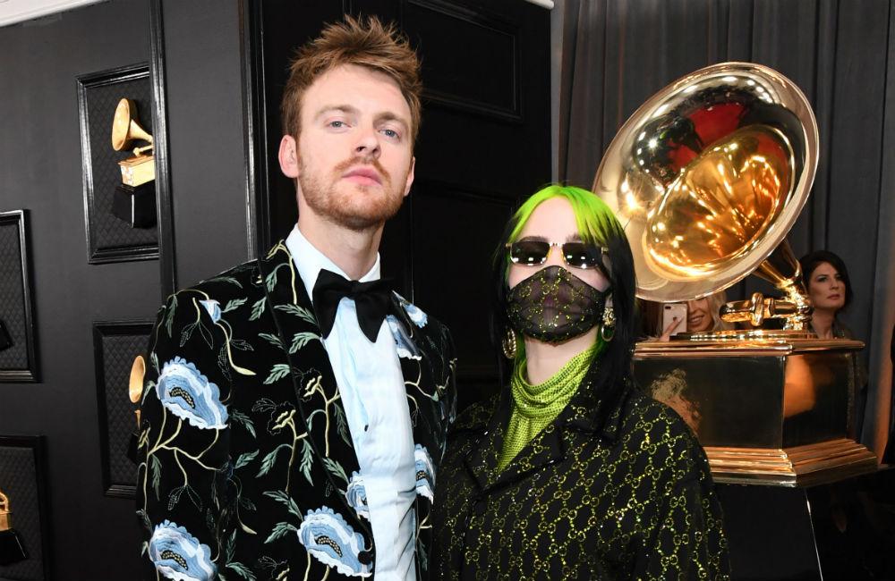 Née en 2001, Billie Eilish est la fille de parents comédiens sans grand succès. En 2015, elle commence avec son frère Finneas, à partager quelques chansons sur SoundCloud jusqu'à l'explosion du titre Ocean Eyes, reprit ensuite par plusieurs artistes.