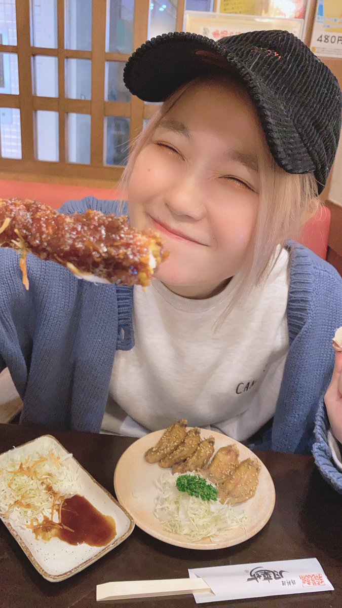 harami_piano's tweet photo. 名古屋ライブおつかれさみゃー！！！
うみゃー！！！！
みゃみゃみゃー！！！！！

ฅ(=･ω･=)ฅ✨✨✨

今日もライブは体感2秒でした。

東京かえるぞよっ

#名古屋飯に完全ハマった女
#その名はハラミ
#風来坊と味仙とあつた蓬莱軒と矢場とんと天むす千寿
#味噌煮込みうどん食べ損ねた
#つらみちゃん https://t.co/DSXTBWOXHC