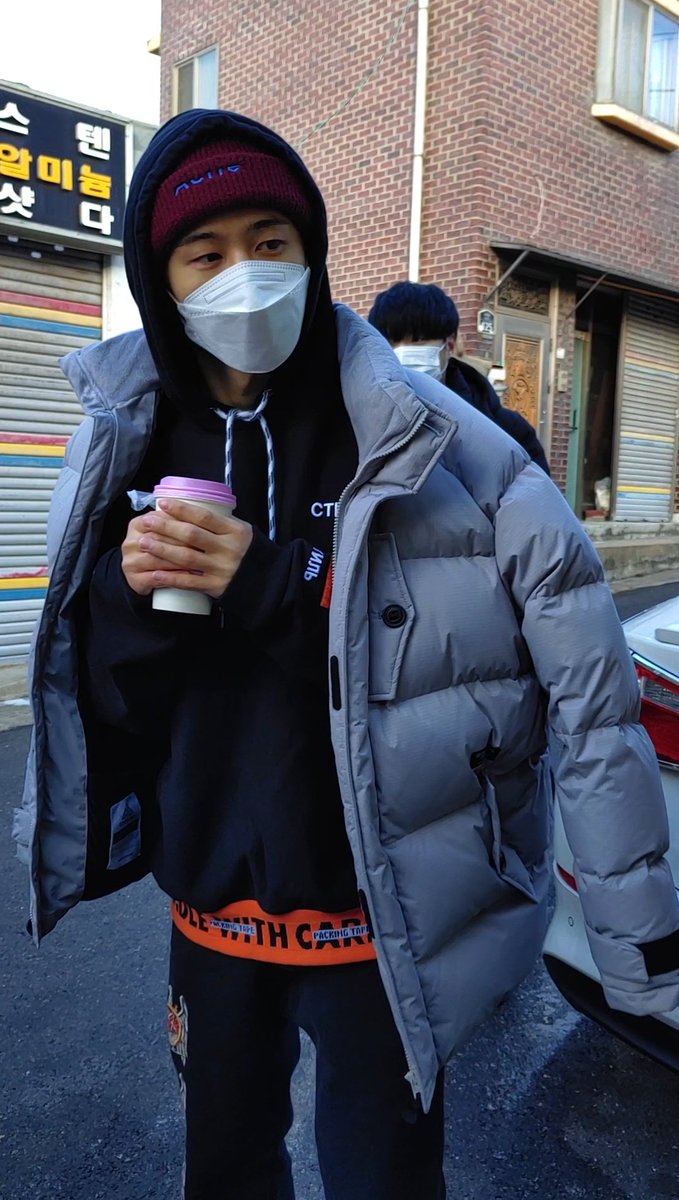 ToobaMonKon_131's tweet photo. Hanbin told the Fans that he'll take all the Message notes of "Flower Blooming in wind project" with him and stick them himself after reading them?!

Why  he is so Precious?! ❤

#HANBIN #김한빈 #BI #비아이 @ikon_shxxbi https://t.co/XX0YYd6b4p
