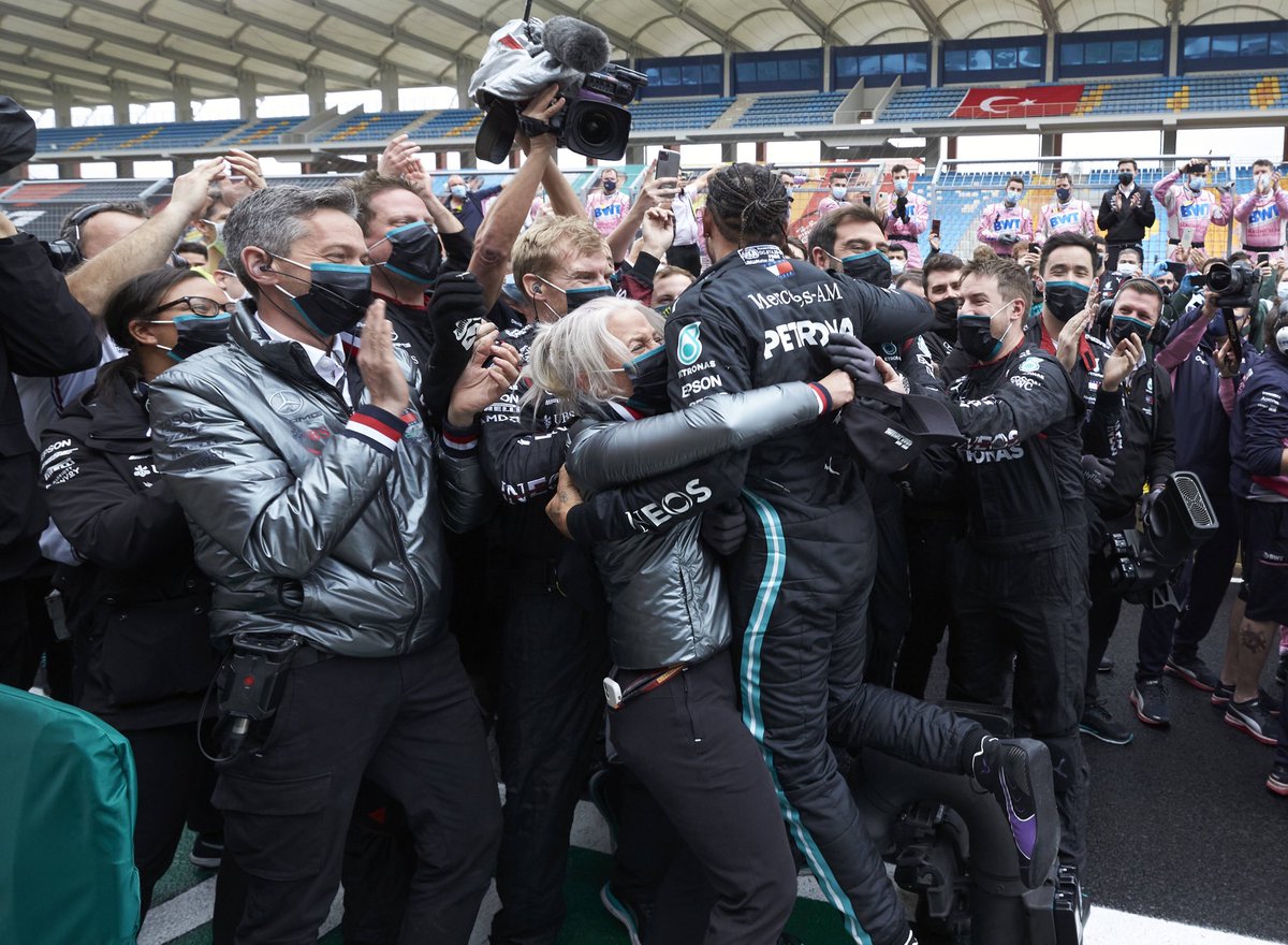 UBSf1's tweet photo. …and who could forget the record breaking celebrations with @LewisHamilton, @ValtteriBottas and the trackside team? 🏆 https://t.co/X3frrIISFF