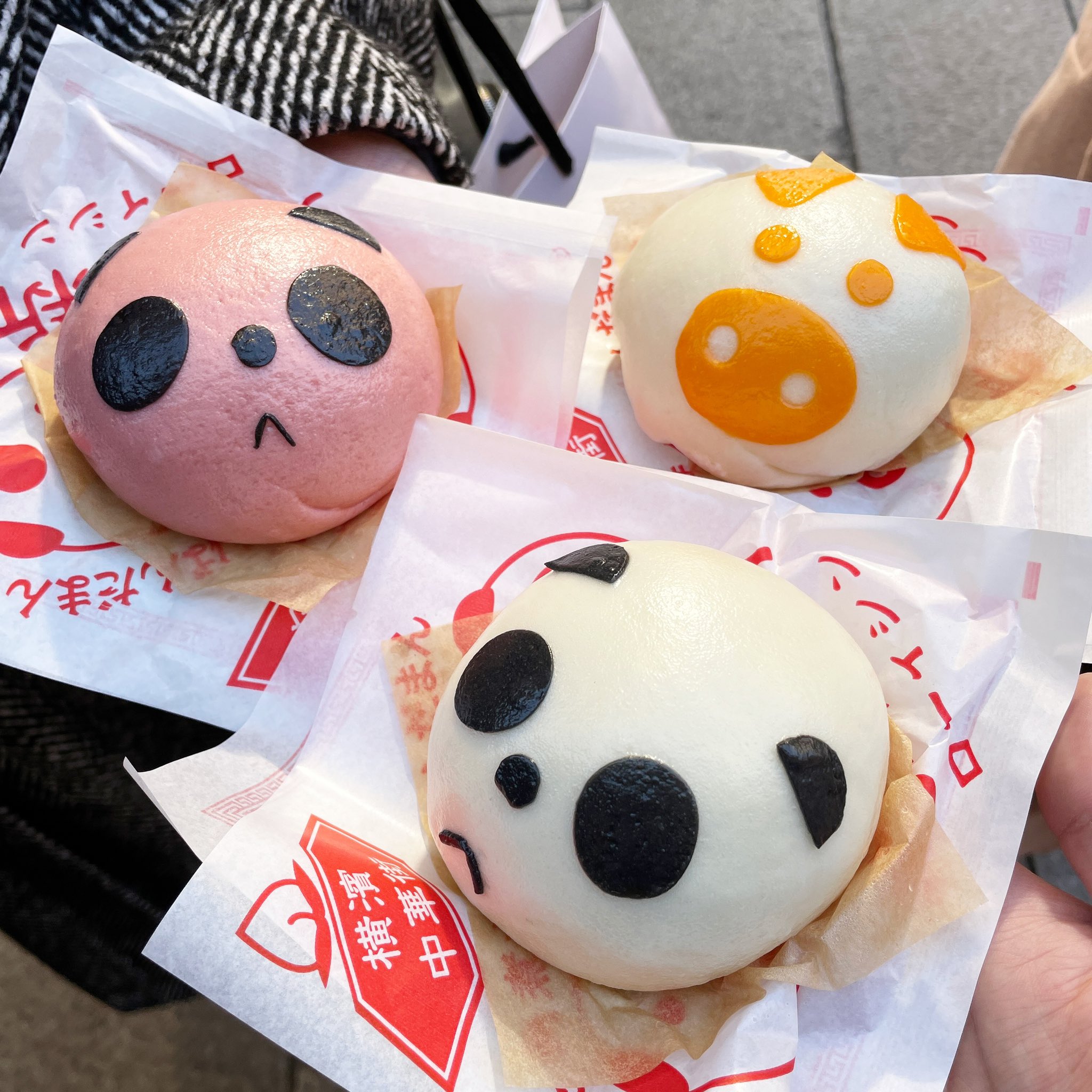 りょうくんグルメ 横浜中華街 老維新 中華街名物パンダまんが食べられるお店 いちばん人気の元祖パンダまんの中身はチョコレートカスタード 中華街食べ歩きで絶対に外せないスイーツ T Co 6ogcop6qts Twitter りょうくんグルメ 横浜中華街 老維新 中華街名物パンダまんが食べられるお店 いちばん人気の元祖パンダまんの中身はチョコレートカスタード 中華街食べ歩きで絶対に外せないスイーツ T Co 6ogcop6qts Twitter