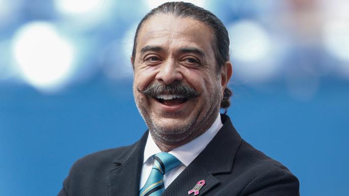 Shahid Khan moved from Pakistan to the USA in 1966 with $500 in his pocket. How’s he doing now?- Net Worth of over $11 BILLION- Owns the Jacksonville Jaguars- Runs an auto supplier w/ $10 Billion in RevenueHere’s his story 