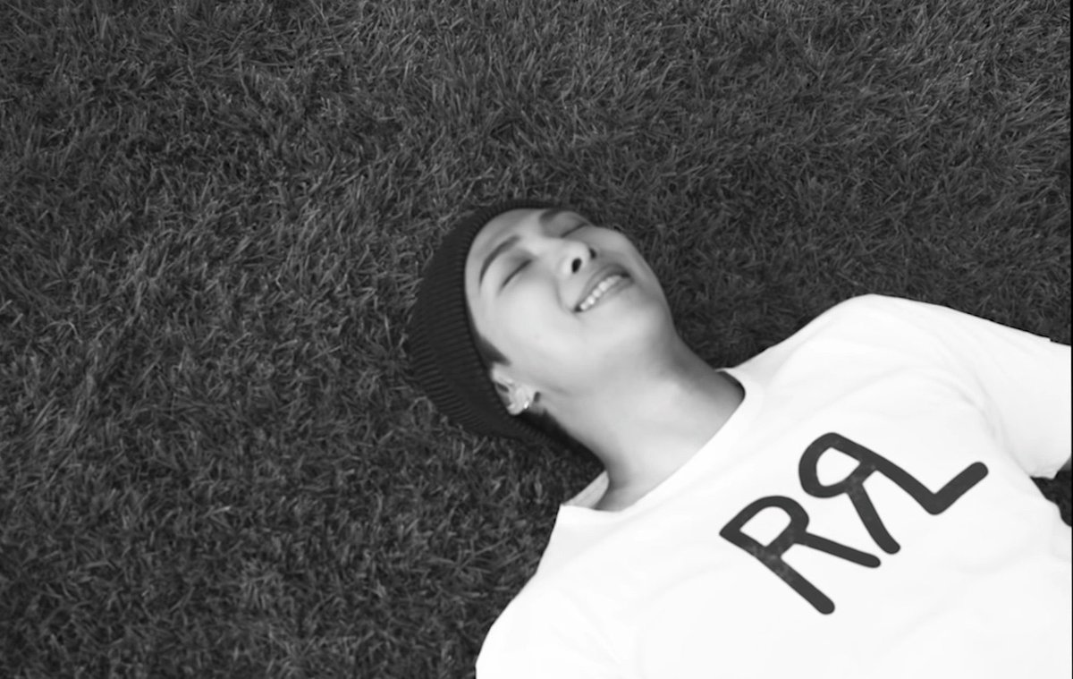 moniehome's tweet photo. Try to life happily, love yourself, get a hold of yourself. Please be happier each day, it's okay, you deserved it. https://t.co/AIW3PUmEu5