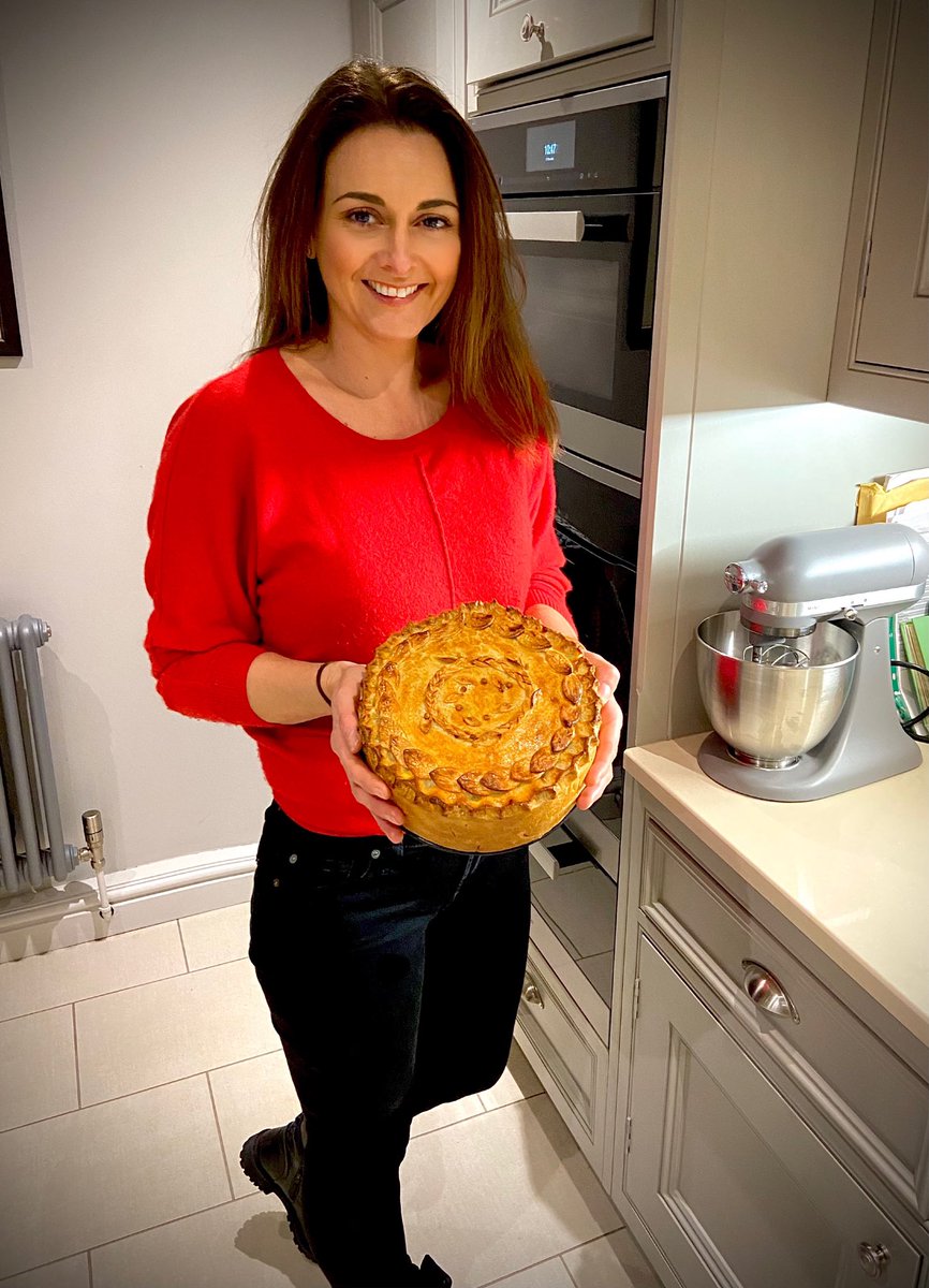 ClaireBassano's tweet photo. Leftover pie is ready 👌My favourite pastry to work with. Perfect combination of texture and taste X #hotwaterpastry #leftoverpie #pies #pieroom https://t.co/W2C25bTFf0