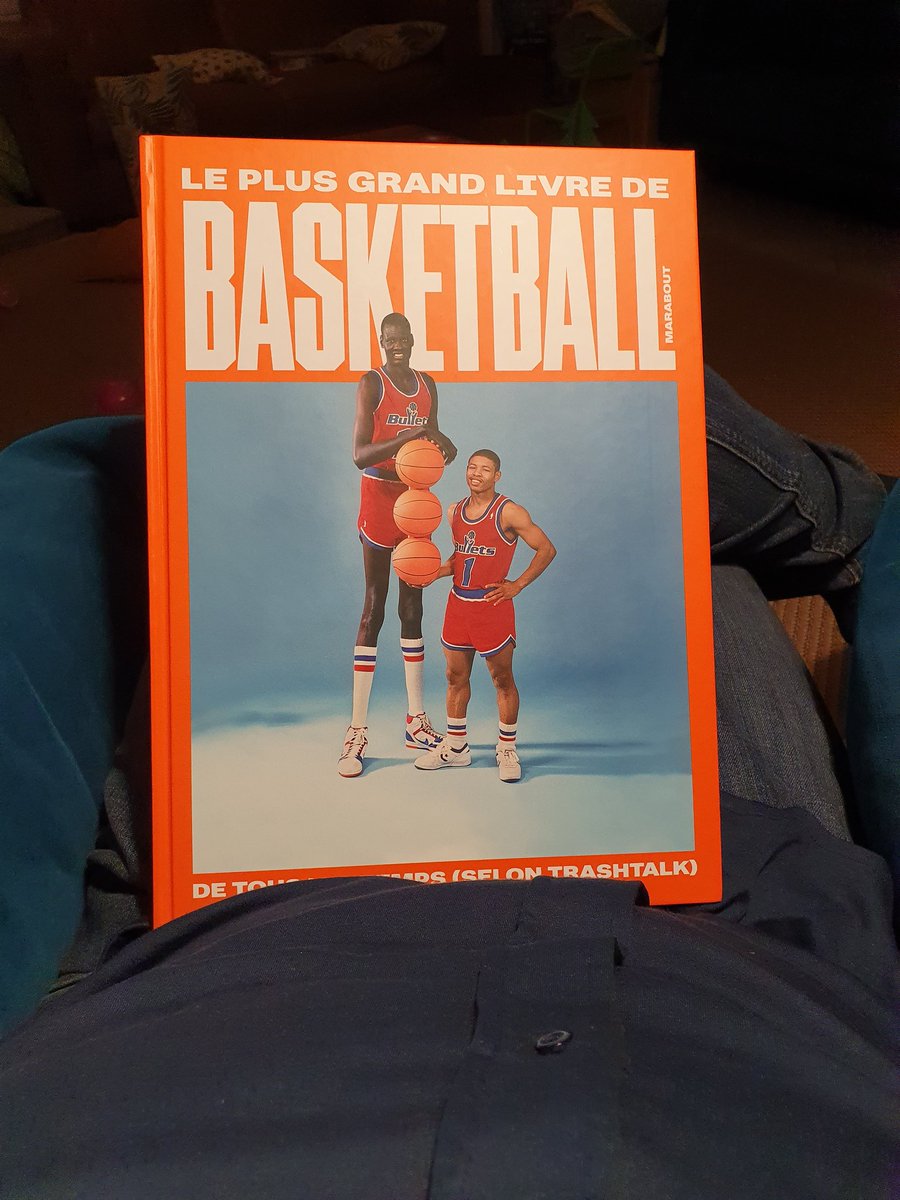 Un peu de saine lecture en cette fin d'année... <a href="/TrashTalk_fr/">TrashTalk</a> #bible #basket #LaBase