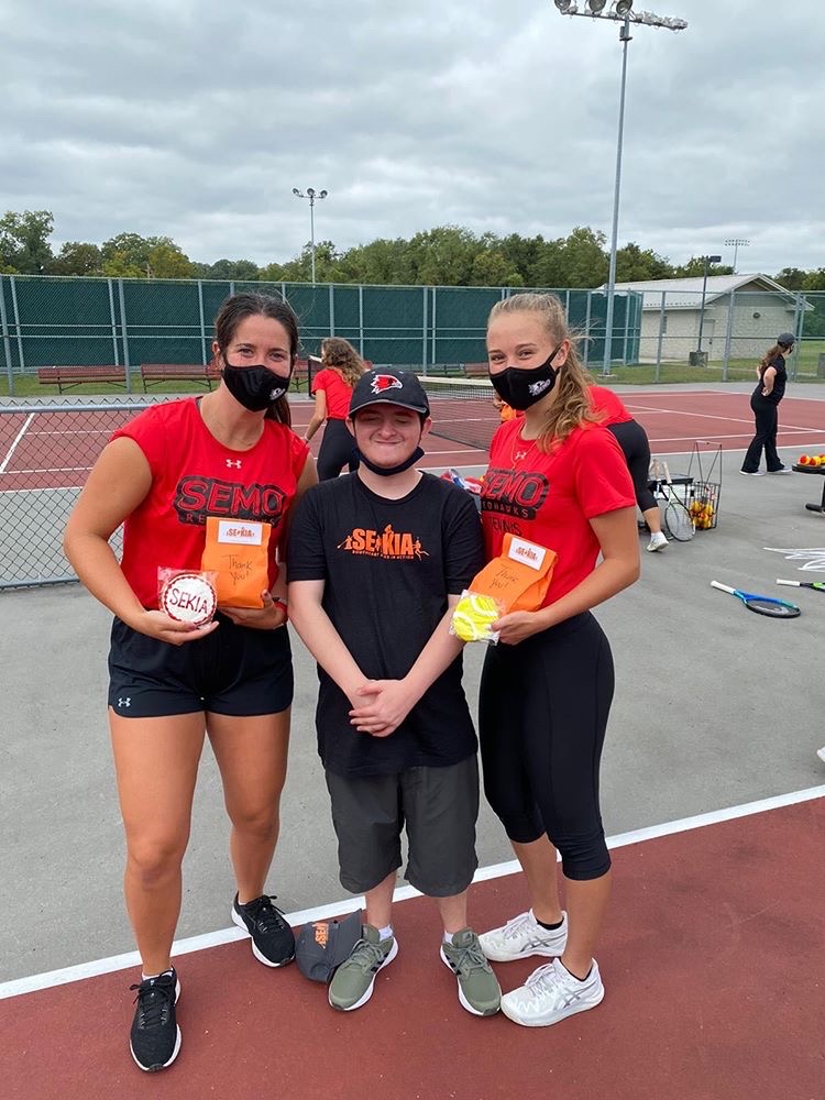 SEMORedhawks's tweet photo. A Look Back at 2020: Over the next few days we will be sharing some of our favorite Redhawk stories and moments of the year.

In September, SEMO Tennis hosted a clinic for visually-impaired children in Southeast Missouri.

📰: https://t.co/qaf9xfYg7P
📸: https://t.co/zVrJB5SfPO https://t.co/sxTGQKrgAv