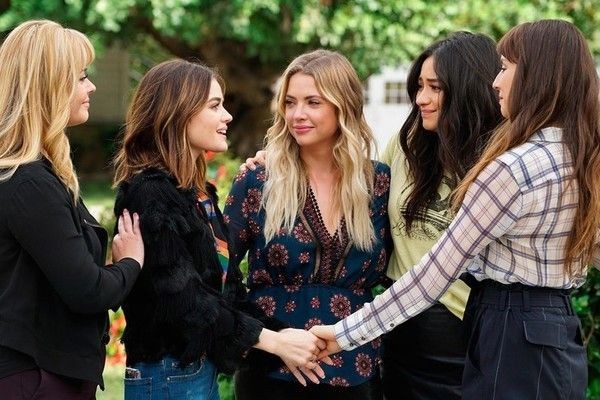 lorelaisrose's tweet photo. pretty little liars https://t.co/QeHdkUsFVz