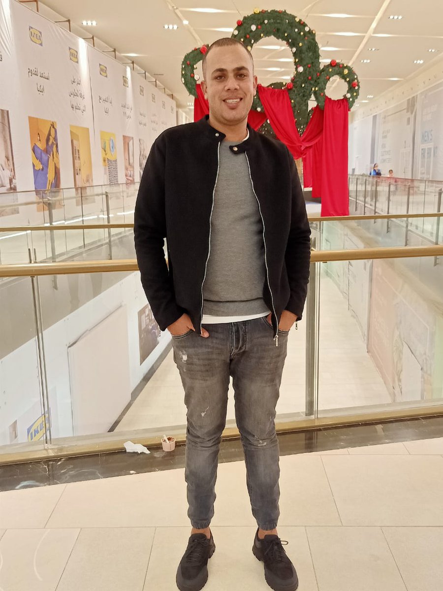 " ازرع داخل الجميع شيئاً يخصّك، إن لم يكن حُبّاً اجعلُه احتراماً "💛