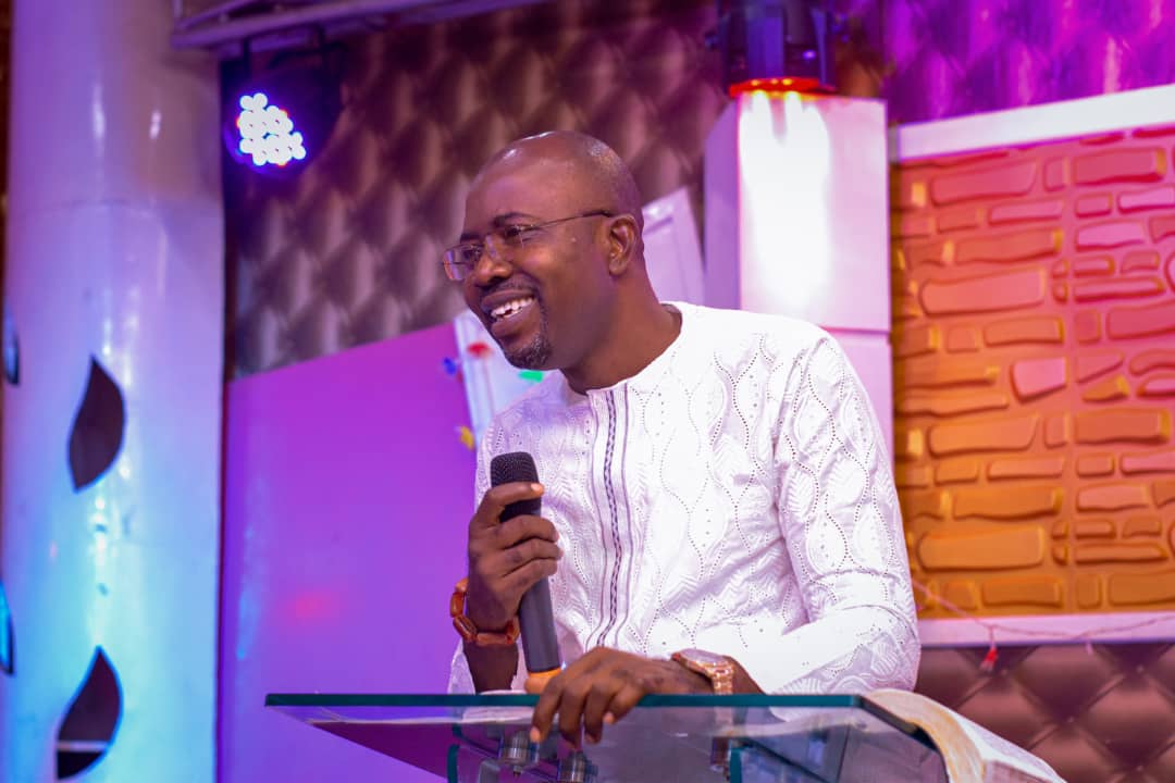 cgmichurchaglow's tweet photo. SUNDAY, 27 DECEMBER 2020, FIRST SERVICE
God is not only Good becuase he Protected You, blessed You financially and Gave you Good health, God is Good because Goodness is God's Nature - Rev Eric Nwachukwu.
#FOCUSONCHRISTFORPRODUCTIVITY https://t.co/rTZ03XUHXK