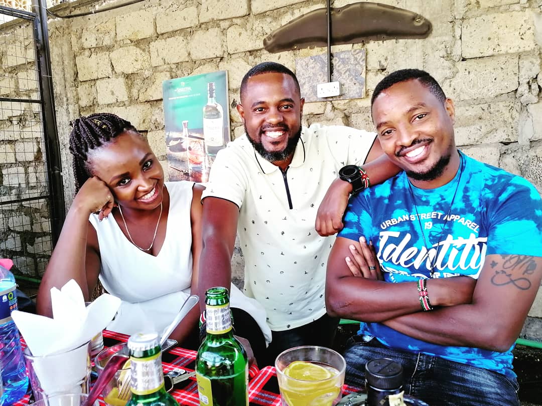 Karismemes's tweet photo. Tuko gumzo tu na good vibes hapa @ClarettLounge1 alafu @33BEATSKE marinating the airwaves π―π― #TupataneClarett #SundayPap #MarafikiCourtYard https://t.co/wMk4Zv7plY