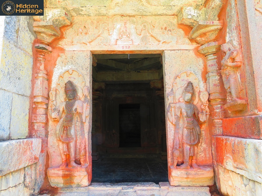 The  #Karnatakatrail through  #Kalaburagi in Bhankuru vil. Apart from several Chalukyan temples, site of a 13th century CE Jain basadi. Images include what seemed to be a Bahubali icon.