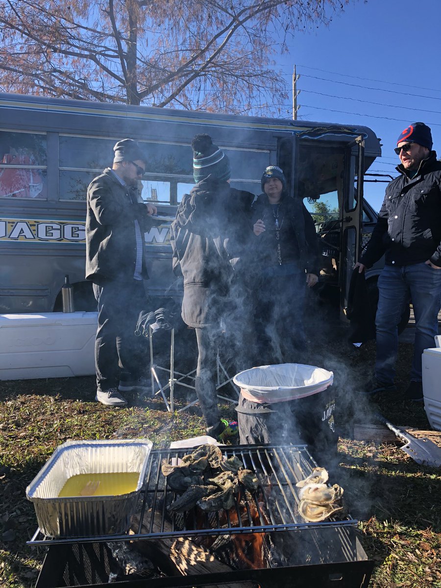 NefbaJessie's tweet photo. Oysters are roasting at the @Jagginwagon tailgate. Feel free to join us for some oysters and low Country boil. https://t.co/EiqiDoX9lH