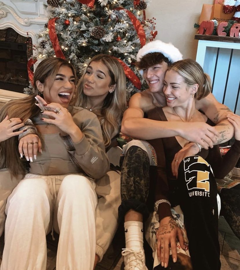 CharlyLCKT's tweet photo. We’re taking the tree down now so here’s a photo for the memory book x https://t.co/lIHJfAir1s