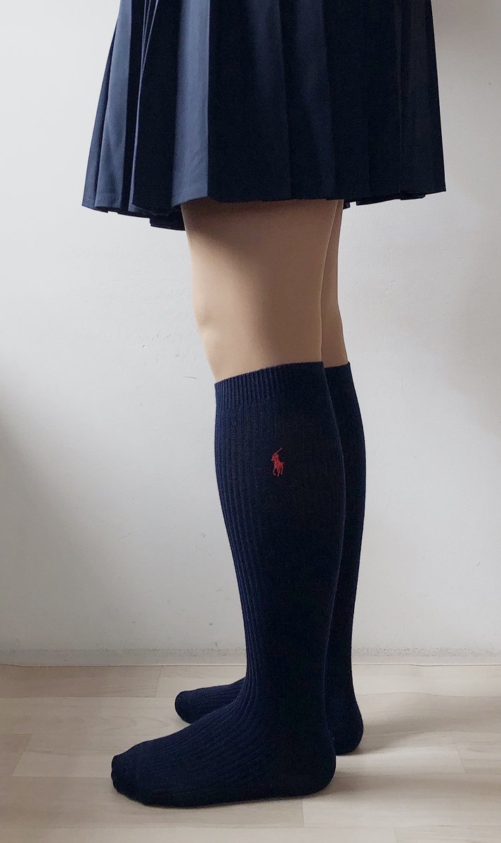 Gauze Gauzeも今日から冬休み でも冬休みって親族系のｲﾍﾞﾝﾄが 忙しくてなかなか変身出来ないし ｲﾍﾞﾝﾄが終わったと思うと あっという間に年明けているわで あまり好きでは無いです Jk達も冬休みなので こんなﾊｲｿ姿もしばらくは我慢ですね 代わりに