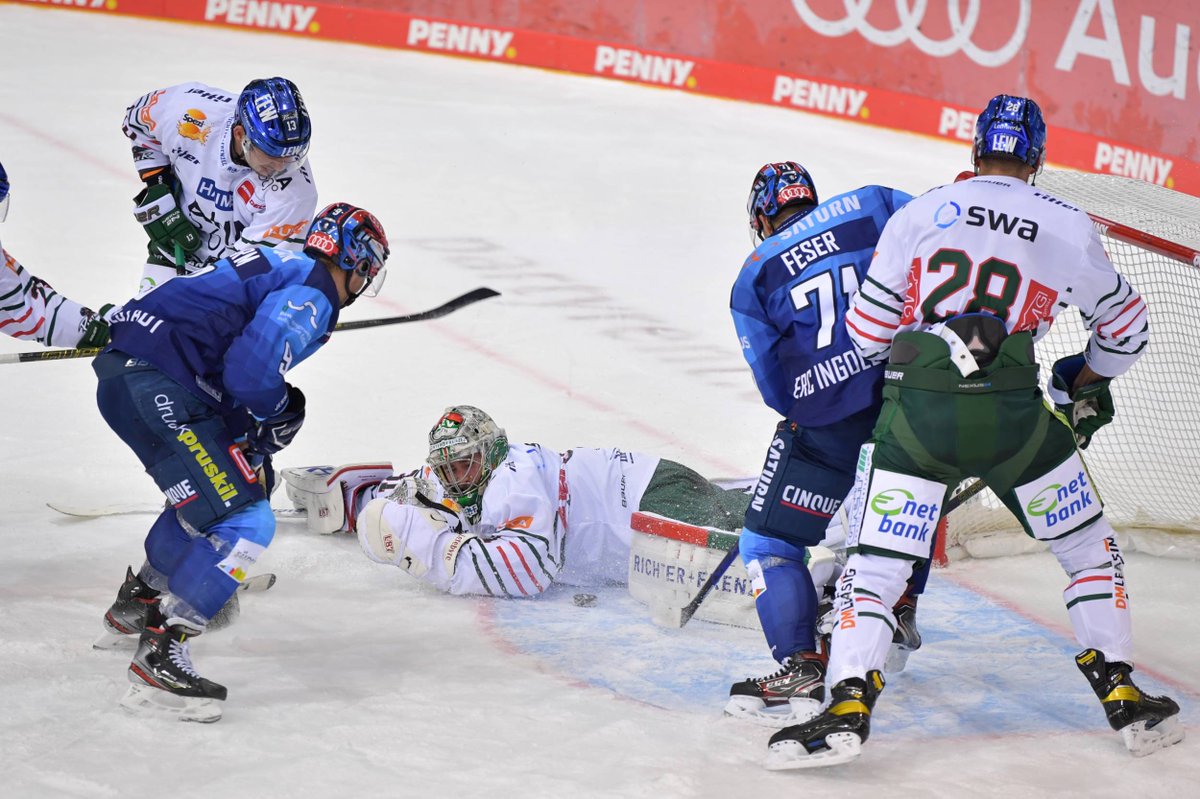 ERCIngolstadt's tweet photo. Das zweite Drittel verstreicht torlos. Wir gehen also mit einer 3:0-Führung in den Schlussabschnitt.

#EndlichEishockey #EndlichERC #SchanzerPanther
📸 Johannes Traub https://t.co/RPe9FnTnNH