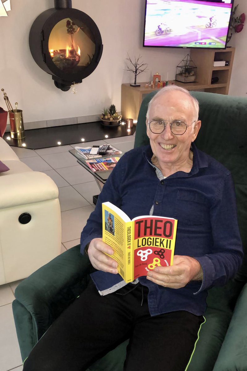 Tijdens een stormachtige zondagmiddag geniet #JoopZoetemelk van een spectaculaire cross en #Theologiek. Dank Joop voor het bijzondere voorwoord in mijn boek! theologiek.nl