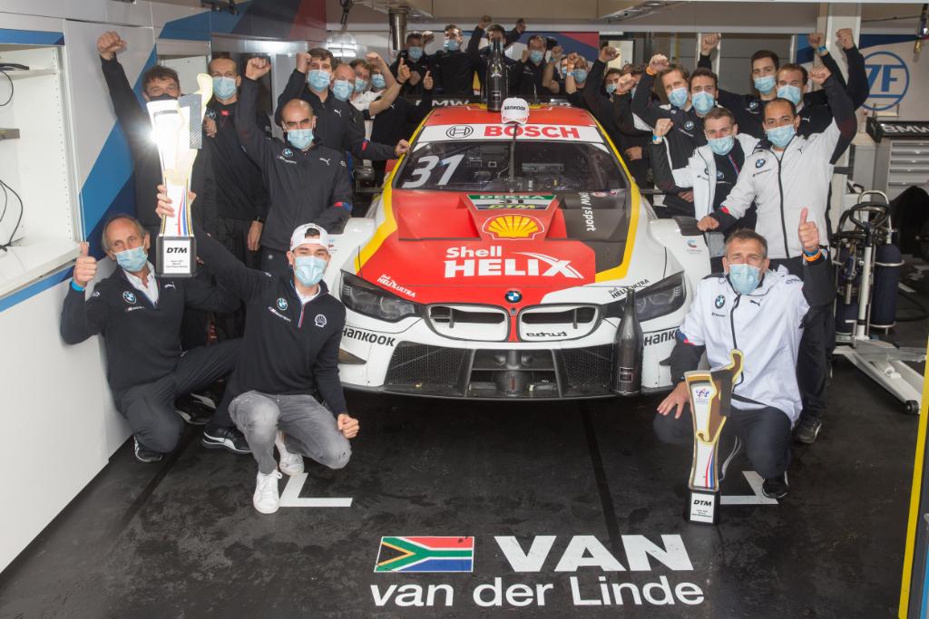 ShellMotorsport's tweet photo. As 2020 nears its end we’re looking back at some of our #ShellMotorsport highlights 🎉

And for @BMWMotorsport who could forget @SheldonvdLinde’s maiden @DTM win in Assen, accelerating to P1️⃣ all the way from 14th 😲🏆

#ShellMotorsport #DTM https://t.co/2i613Q410U