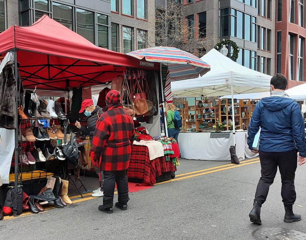 Your #WashingtonDC home for #vintage and unique #crafty finds, the #fleamarketateasternmarket is wrapping up it’s 36th year on #CapitolHill. We wish our community of artists, small businesses, and residents a promising and healthy start to 2021! Open until 3pm today on 7th St SE!