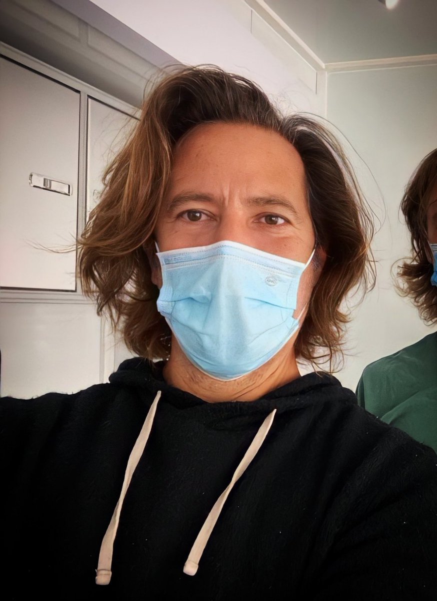 Henry Ian Cusick as cats - a thread Because yes, why not 