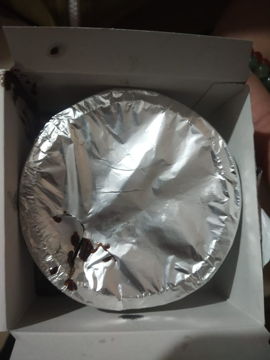swatiK27's tweet photo. @dominos_india I got a damaged product. The foil was punched and chocolate was leaking. Attaching the photo for reference https://t.co/fQkZYv5xNU