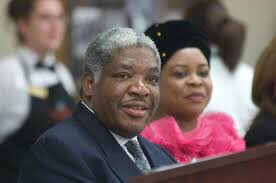 Skip forward 5yrs, the 2006 election, Mwanawasa had basically silenced his critics by exposing corruption, cutting govt excesses, stabilizing the exchange rate, collecting garbage & delivering on all his campaign promises. He was also committed to improving the election process.