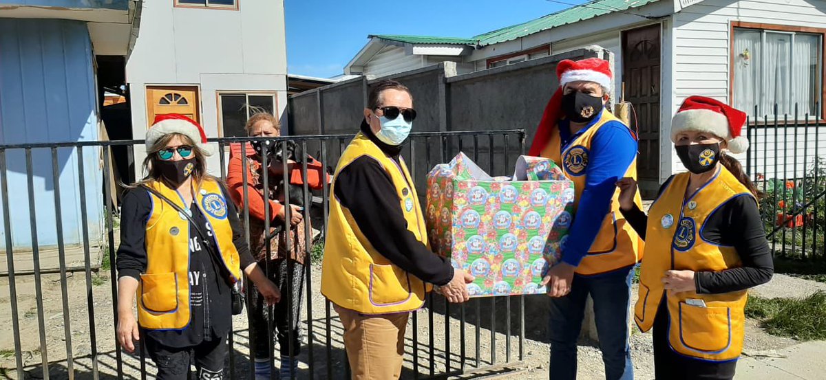 Socios del CL Cruz del Sur, realizaron la campaña solidaria “Una Navidad con Sentido" La donación fue dirigida a las familias en condición de vulnerabilidad de la comuna de Punta Arenas, siendo 22 canastas entregadas #LCI #puq #LionsLatinoamerica #nosotrosservimos #weserve