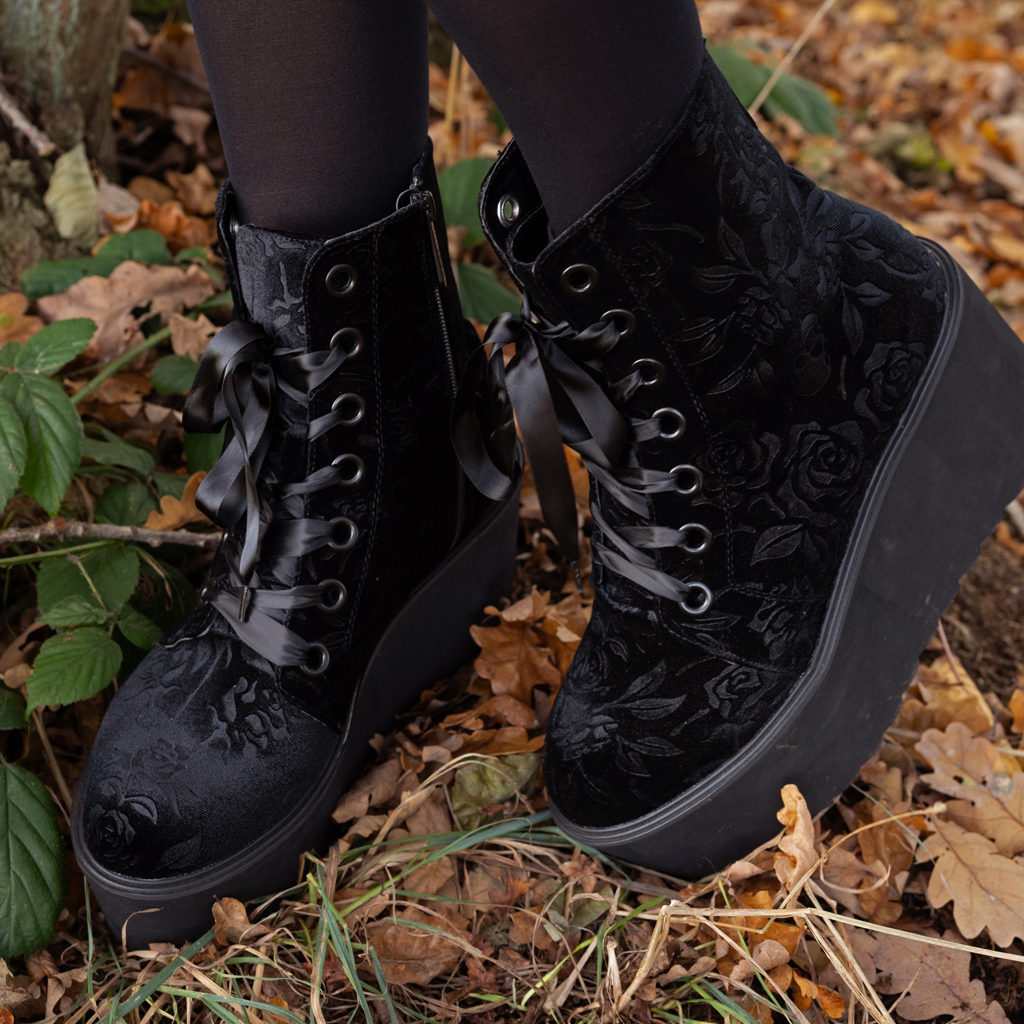 Kiss platform hotsell boots