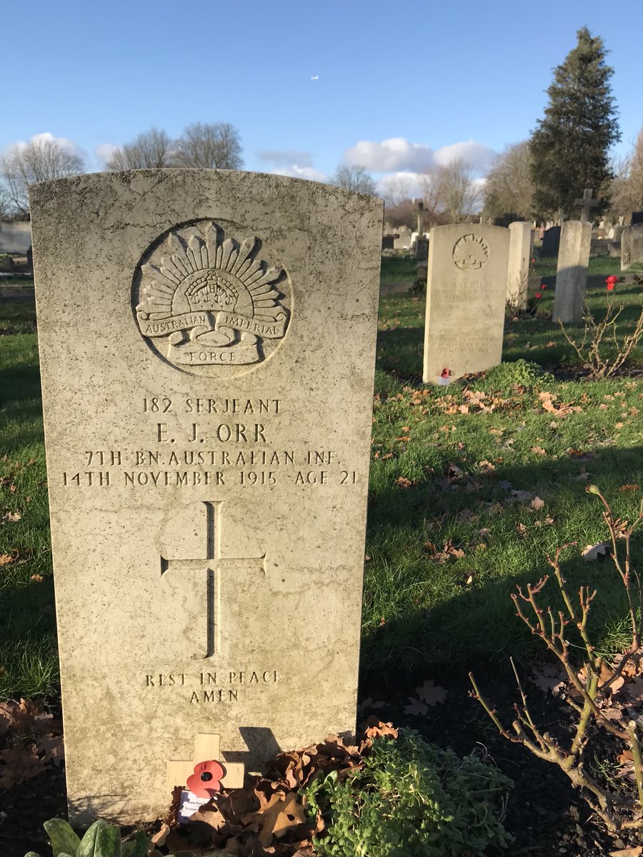 Altogether, 590 WW1 & WW2 soldiers lie buried in Wandsworth Cemetery, hailing from all over the Commonwealth, & their graves lie scattered among those of thousands of civilians. Here are the headstones of 4 brave such lads, taken far too soon.  #RIP  #GoForAChristmasWalk (6/6)
