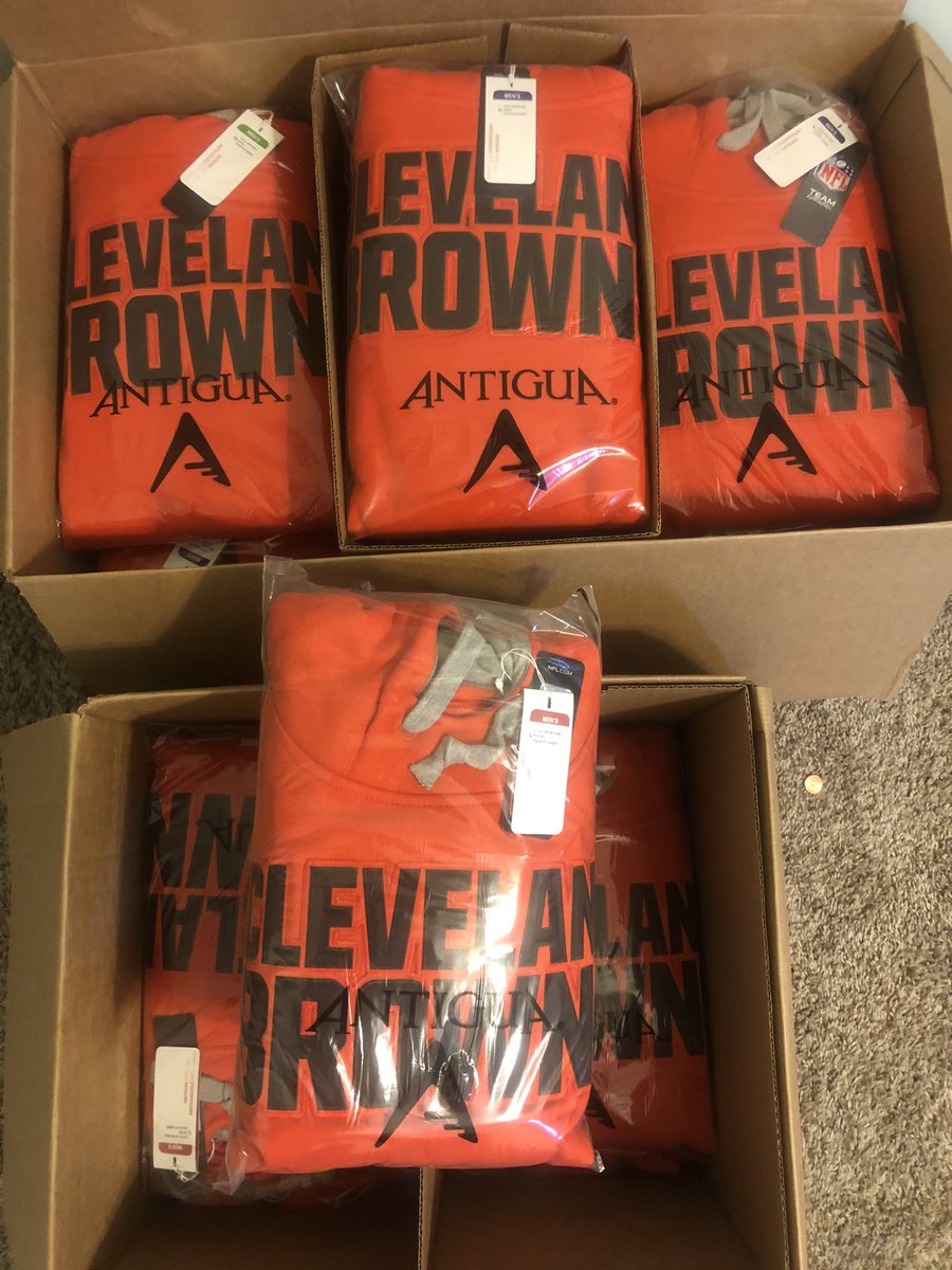 GAMEDAY GIVEAWAY!!! RETWEET and MUST be Following ME for a Chance to WIN an ORANGE Cleveland Browns Stitched hoodie from V&amp;O!!!! Winner will be announced tomorrow afternoon! 
#HereWeGoBrownies