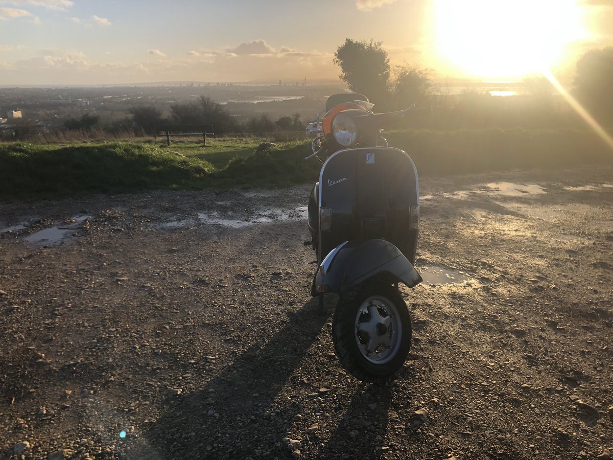 FaithChesley's tweet photo. It was a bit chilly but had a lovely rideout with my dad to the top of Portsdown Hill!🥶🛵😃 #scooter #vespa #portsmouth #scooterrideout #PortsdownHill #fresh #cold #lovely #pretty #scenic https://t.co/erCBzZoKeD