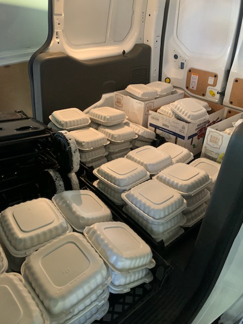 Meals prepared by @Begracefulbaker, donated by @KAPSI_Richfield, and delivered to the 3rd precinct of the Minneapolis Police department on Christmas Eve. #frontlineworkers #Donations #HappyHolidays https://t.co/sazs9HTaYN