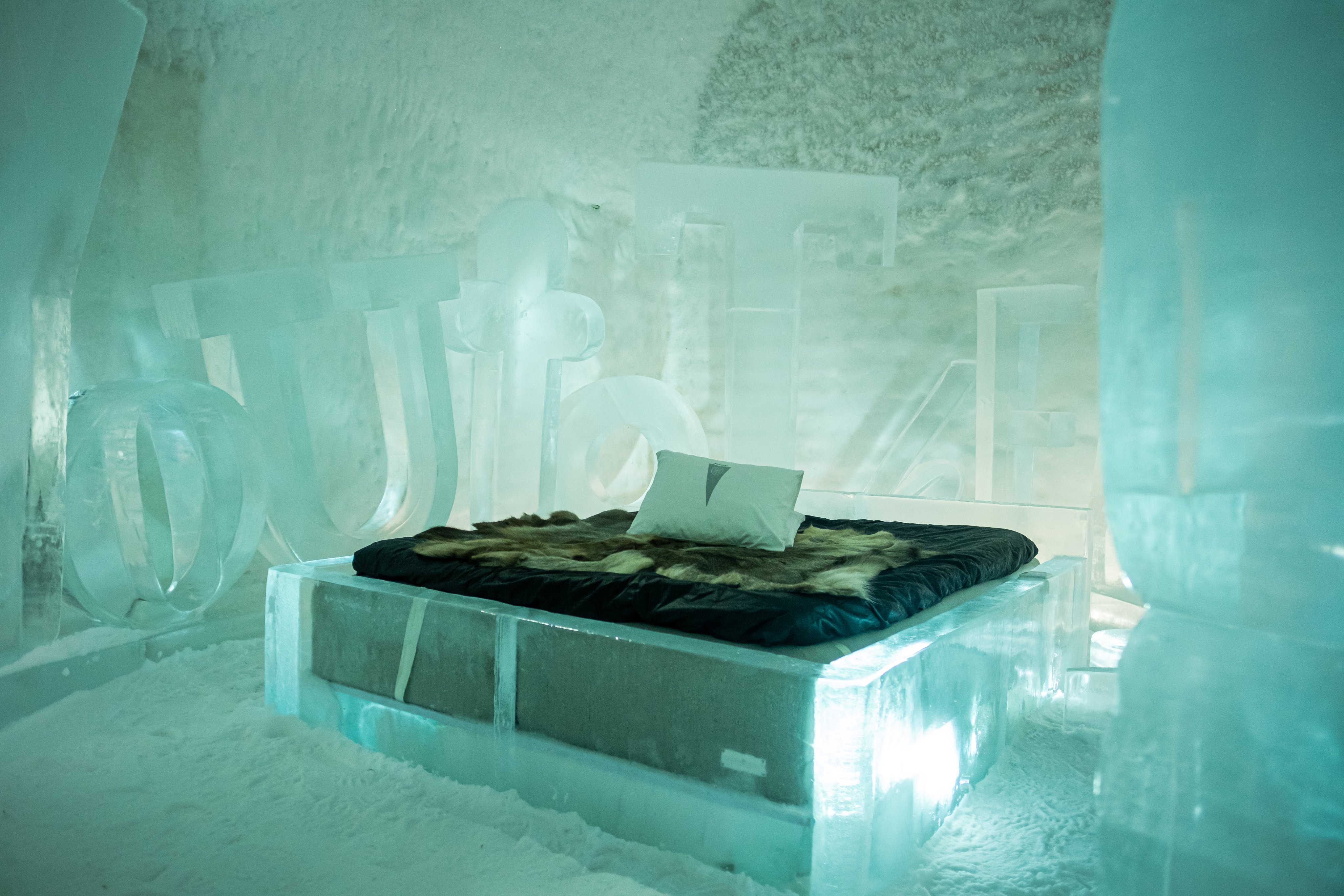 Vivian Cromwell A Few Photos From Last Holiday In Kiruna Sweden Ice Hotel Most Photos Are Either With A Single Speed Light Or Long Exposure Saw The Rare Nacreous