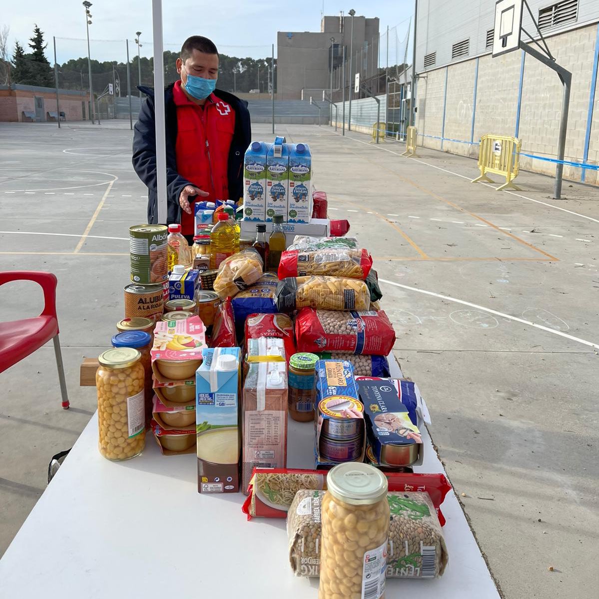 Avui hem participat en l’acte ‘Piscines solidàries” organitzat pel <a href="/ctriatlobadia/">Club Triatló Badia </a> i en col.laboració d’<a href="/AjuntamentBadia/">Ajuntament de Badia del Vallès</a> i <a href="/emergenciescat/">Protecció civil</a> de Badia. 

▶️ Gràcies pel vostres quilos d’aliments.

#CreuRojaSBD #CreuRojaRespon