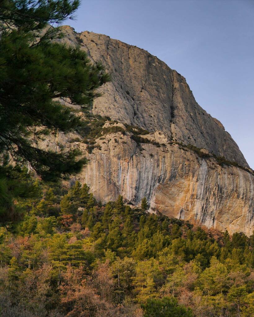 SeiKion's tweet photo. Hello Mountains 👋 ⛰ 

#mountains #castell-llebre #lleida #oliana #alturgell #peramola #mountains #catalonia https://t.co/aXMZ5FxaAu https://t.co/4tCYMmW8e0